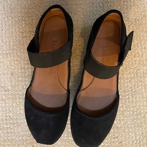 Black suede L’Amour des Pieds pump comfortable